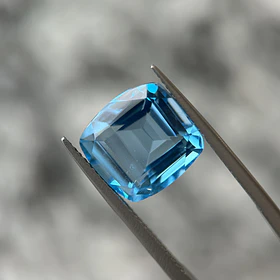 Topacio suizo–10.63ct–11.4x11.4x7.8mm