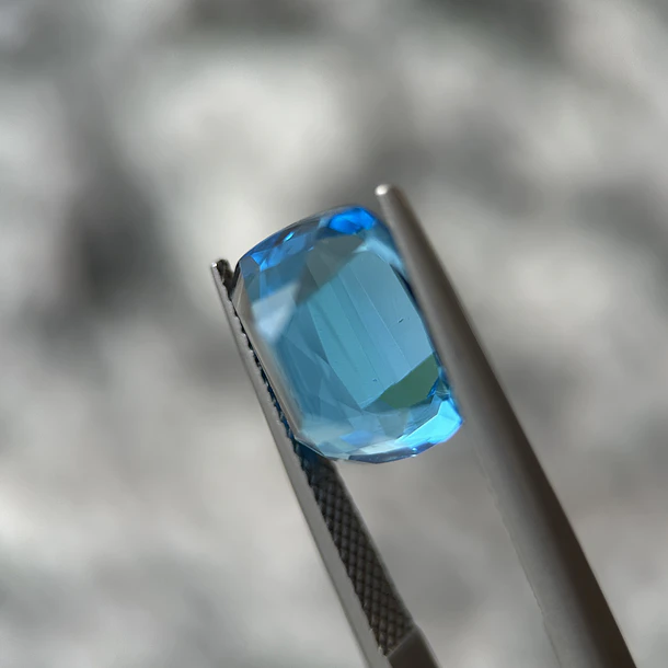 Topacio suizo–7.65ct–12.2x10x6.9mm 2