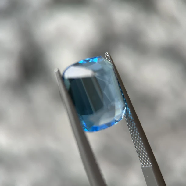 Topacio suizo–7.65ct–12.2x10x6.9mm 3