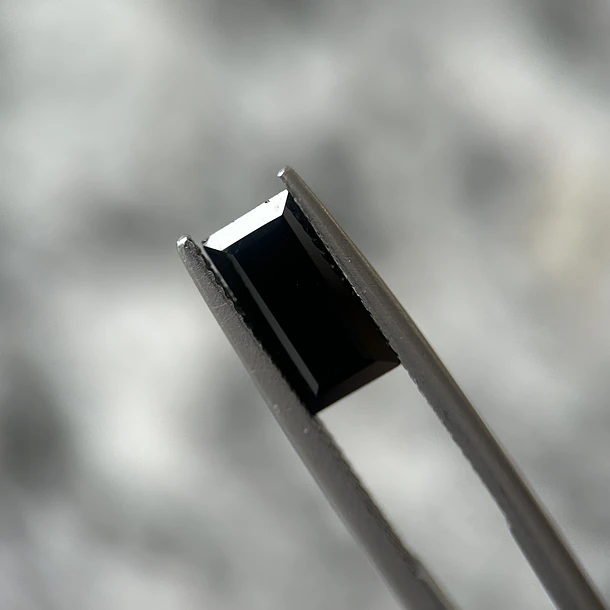 Espinela negra-2.64ct-10.3x5.2mm 2