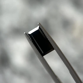 Espinela negra-2.64ct-10.3x5.2mm