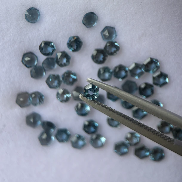 Topacio london blue-0.16ct-3x3mm 1