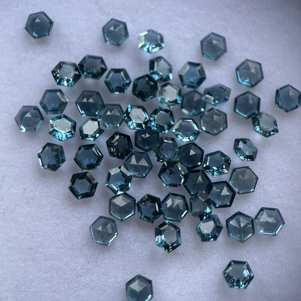 Topacio london blue-0.35ct-4x4mm 3