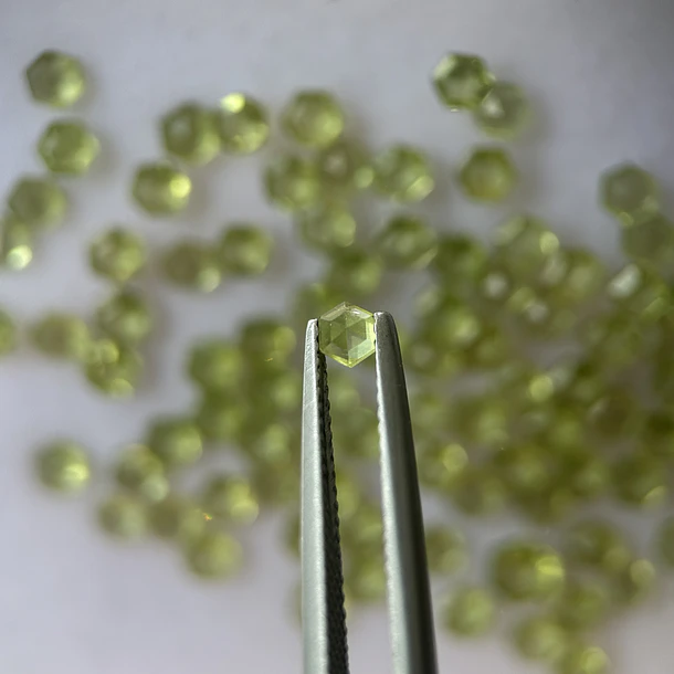 Peridoto-0.20ct-3x3mm 2