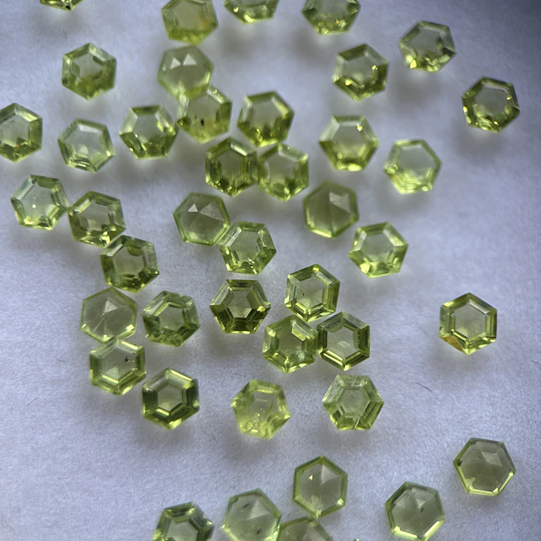 Peridoto-0.35ct-4x4mm 3