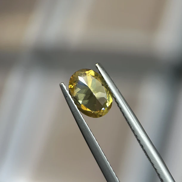 Esfeno AIG-1.24ct-8x6.09x3.93mm 3