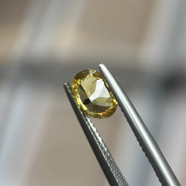 Esfeno AIG-1.24ct-8x6.09x3.93mm 2