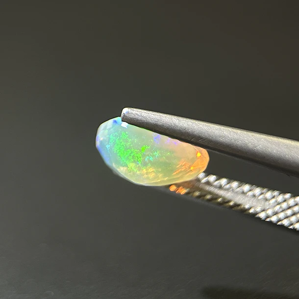 Ópalo–0.80ct–8.2x6.3x3.9mm 2