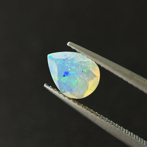 Ópalo–0.87ct–8.8x6.8x3.9mm 1