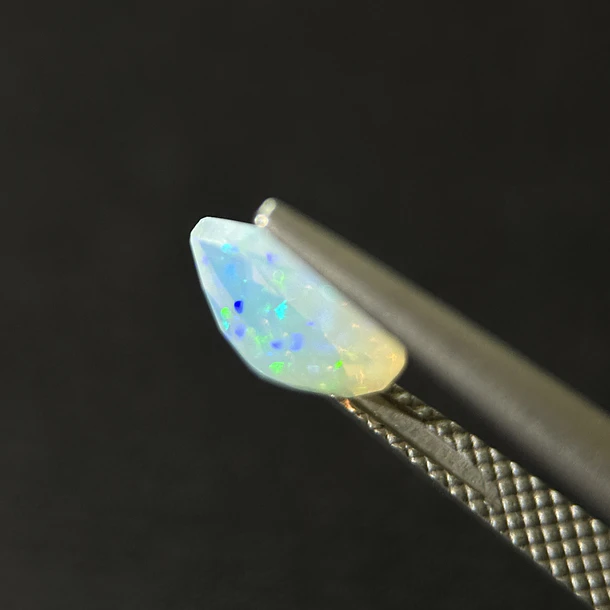 Ópalo–0.87ct–8.8x6.8x3.9mm 2