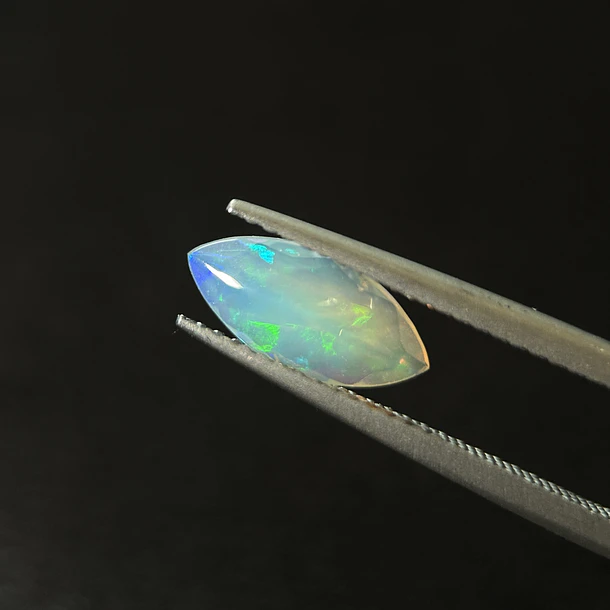 Ópalo–0.83ct–11.3x5.4x3.4mm 3