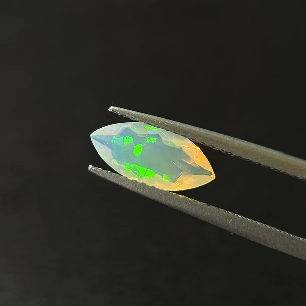 Ópalo–0.83ct–11.3x5.4x3.4mm 1