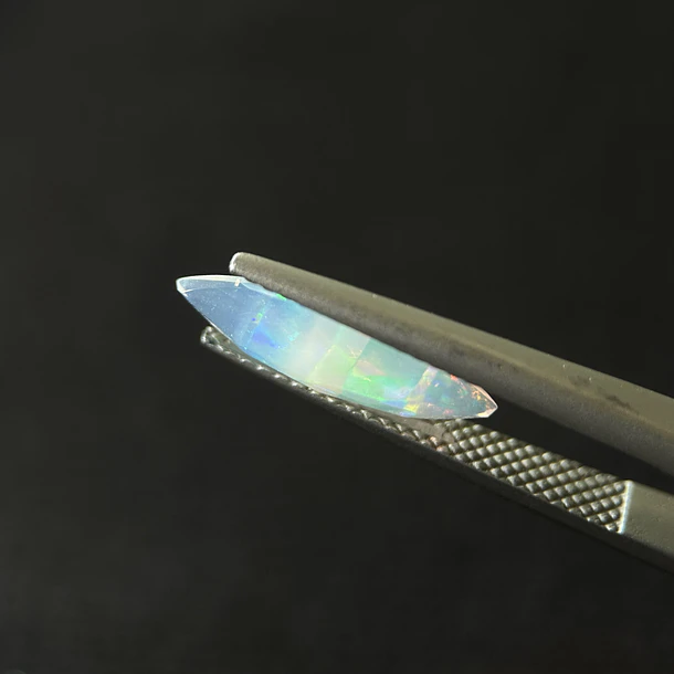 Ópalo–0.945ct–15.3x5.1x3.2mm 2