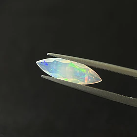 Ópalo–0.945ct–15.3x5.1x3.2mm