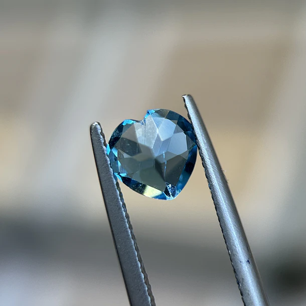 Topacio suizo–1.285ct–6.6x6.7mm 3