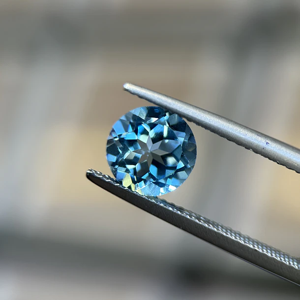 Topacio suizo–2.47ct–8mm 1