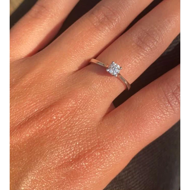Anillo plata talla 8 1\2 con turmalina paraiba Redonda