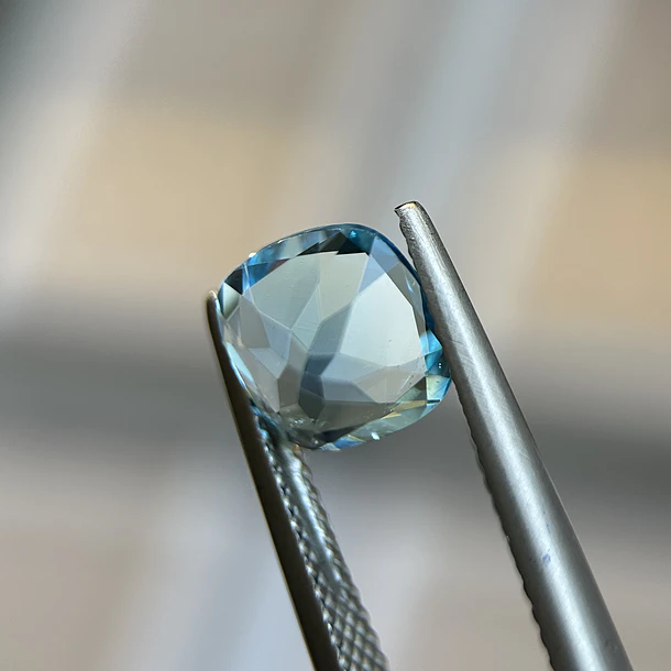 Topacio suizo–2.34ct–8x8mm 2