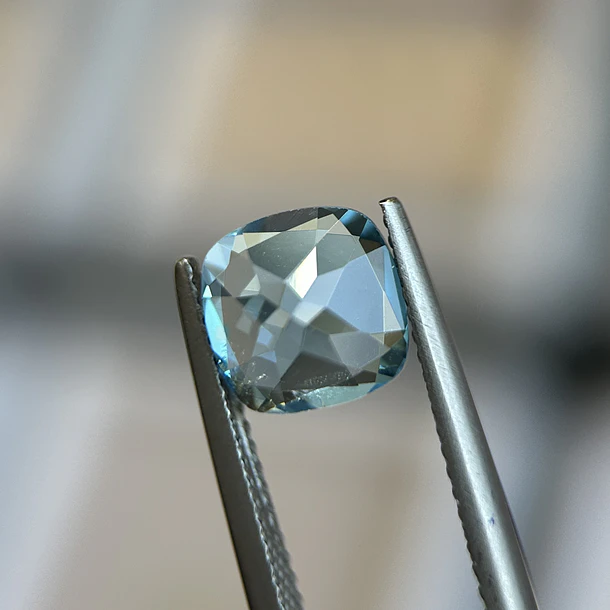 Topacio suizo–2.34ct–8x8mm 3