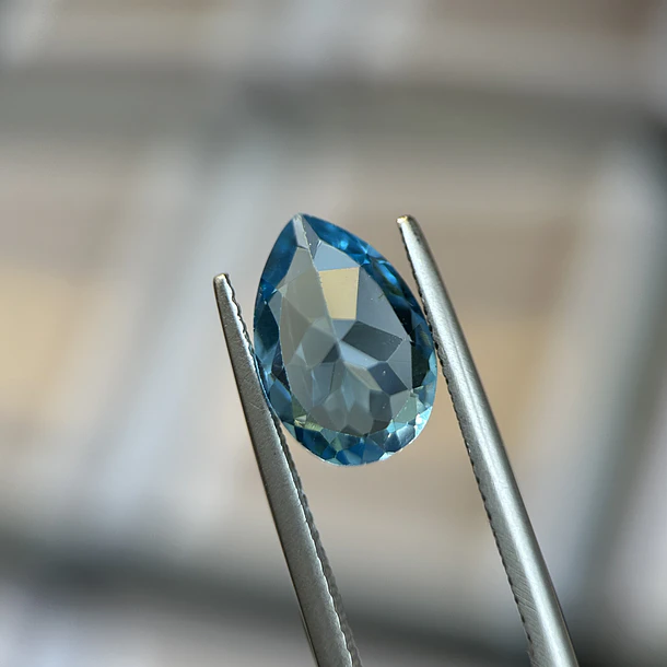 Topacio suizo–3.935ct–12x8mm 3