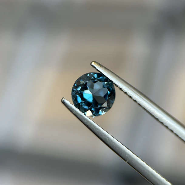 Topacio london blue–0.99ct–6mm 1