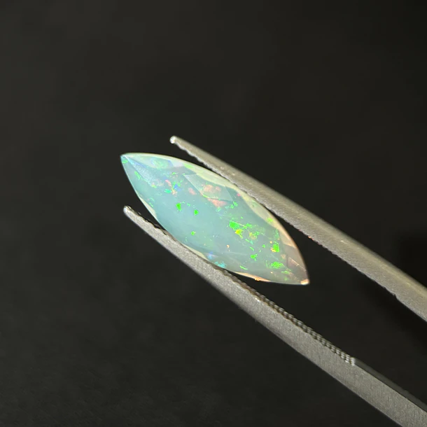 Ópalo–1.46ct–16.9x5.9x3.5mm 3