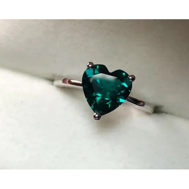 Anillo en plata talla 7 con peridoto corte corazón 6x6mm