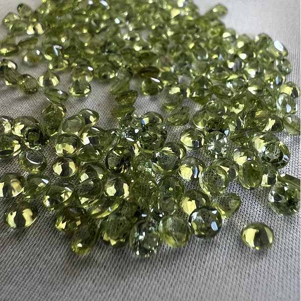 Lote 8 piezas Peridoto-0.160ct-3mm