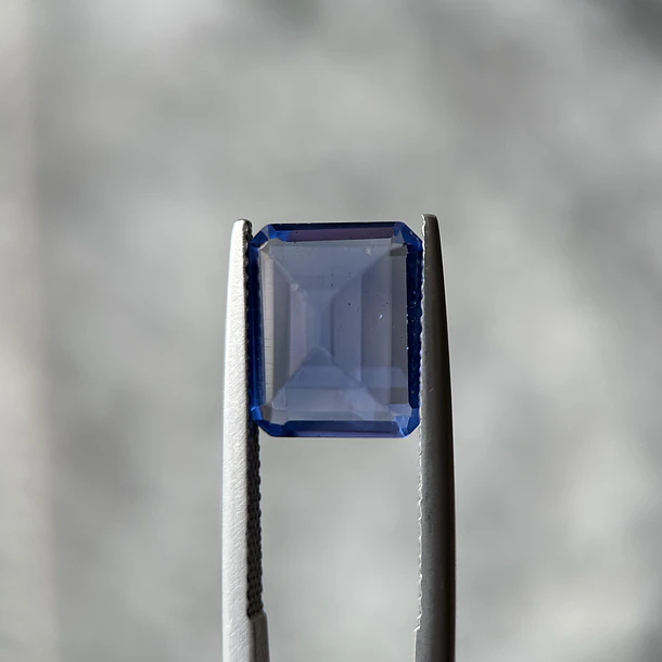 Fluorita que cambia de color-5.20ct-11.2x9.2x6.6mm 3