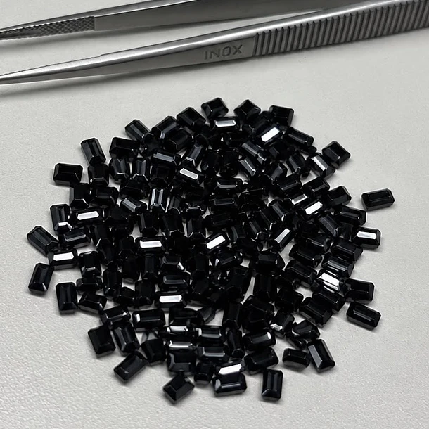Espinela negra–0.33ct–4x3mm 1