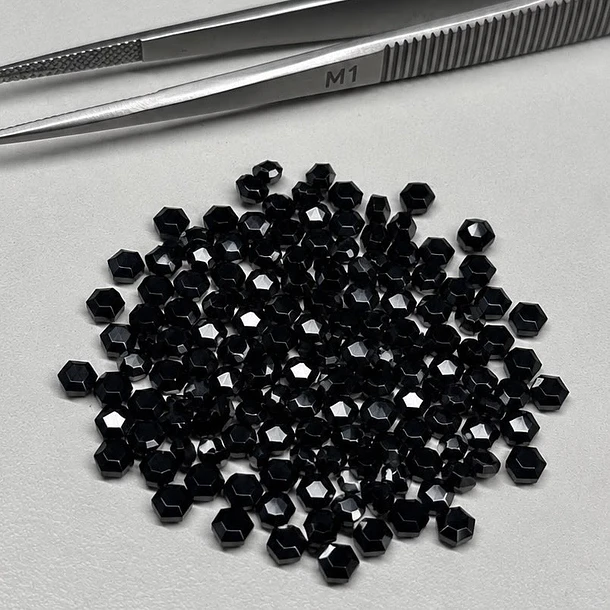 Espinela negra–0.25ct–3x3mm 1