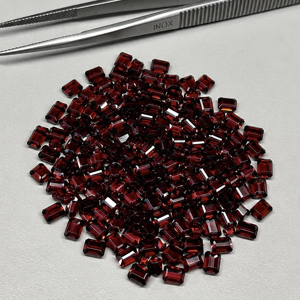 Granate rojo–0.23ct–3.5x3mm 1