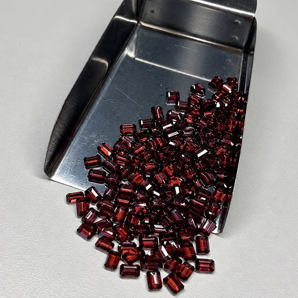 Granate rojo–0.23ct–3.5x3mm 2