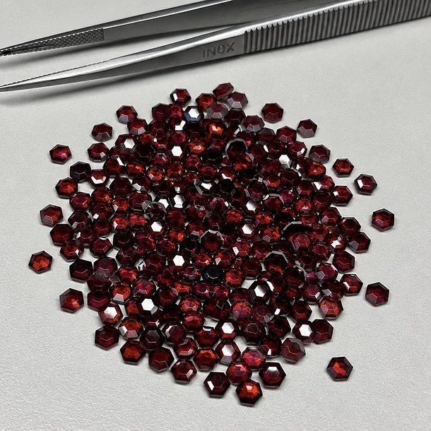 Granate rojo–0.24ct–3x3mm 1