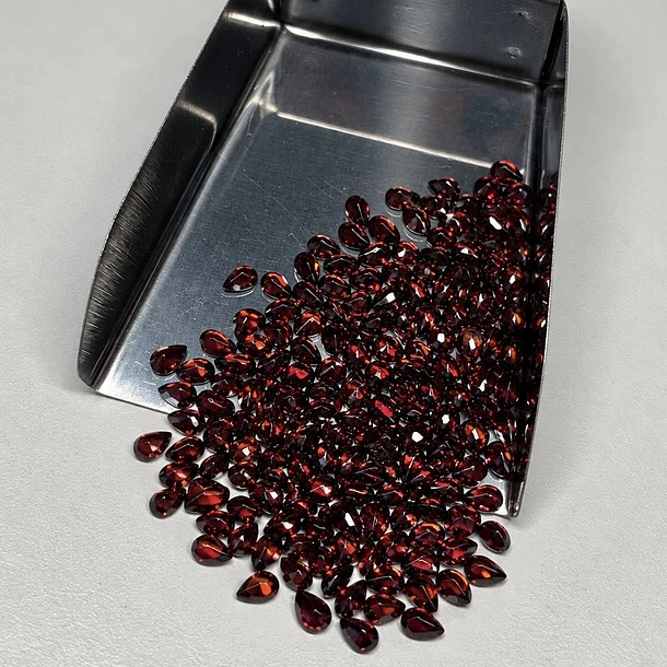 Granate rojo–0.17ct–4x3mm 2