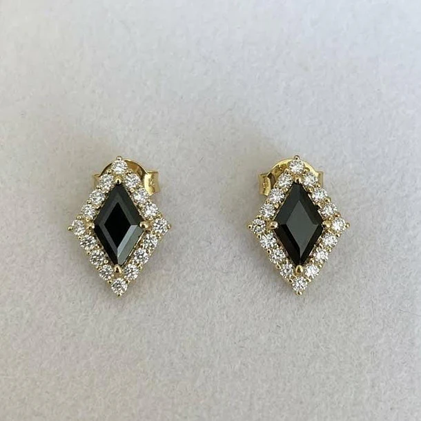 Juego Aretes en Oro de 14K con Espinela Negra Kite y Halo de Moissanita