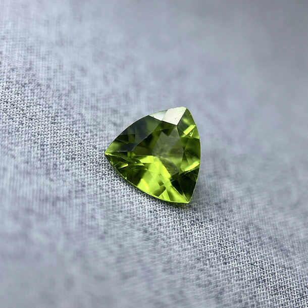 Peridoto-2.72ct-8.9x8.9x5.3mm 1