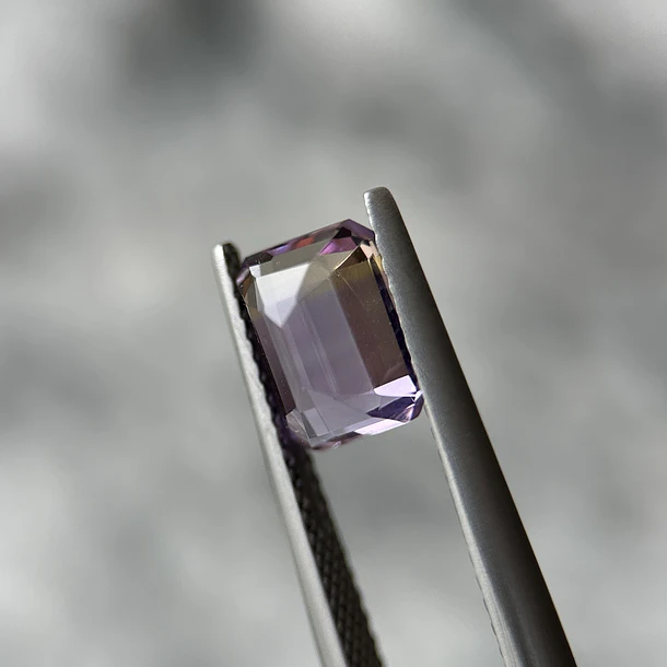 Ametrino–1.695ct–8x6.4x4.6mm 2