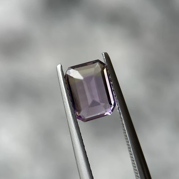Ametrino–1.695ct–8x6.4x4.6mm 3