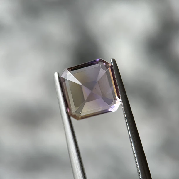 Ametrino–3.65ct–8.94x8.97x6.9mm 3