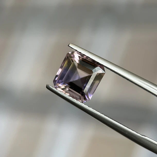 Ametrino–2.90ct–8.01x8.04x6.28mm 1
