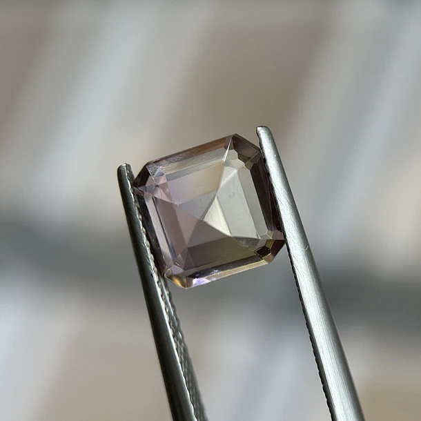 Ametrino–2.31ct–8.15x8.19x4.67mm 2