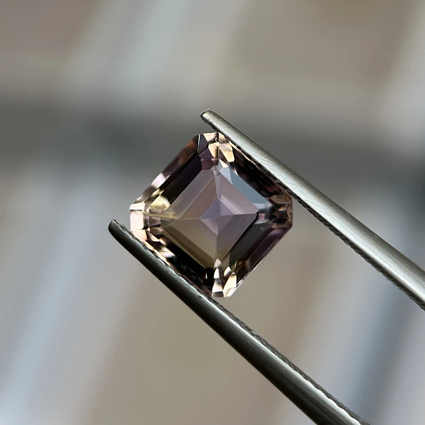 Ametrino–2.64ct–8.16x8.14x5.4mm 1