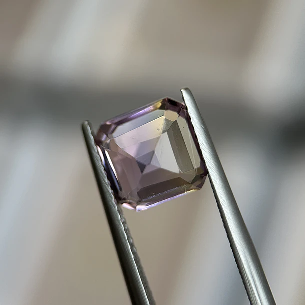 Ametrino–2.64ct–8.16x8.14x5.4mm 3