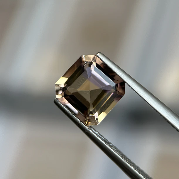 Ametrino–2.93ct–8.89x8.80x5.55mm 1