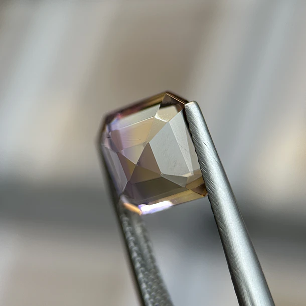 Ametrino–2.93ct–8.89x8.80x5.55mm 2