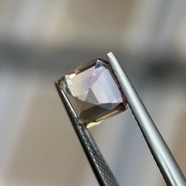 Ametrino–2.415ct–8.17x8.01x5.28mm 3