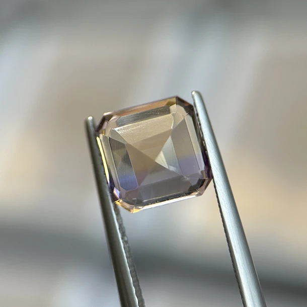 Ametrino–3.78ct–8.8x8.8x6.1mm 3
