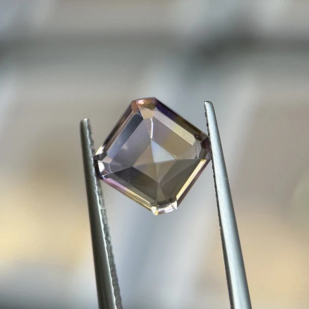 Ametrino–3.40ct–8.9x8.7x6.4mm 3