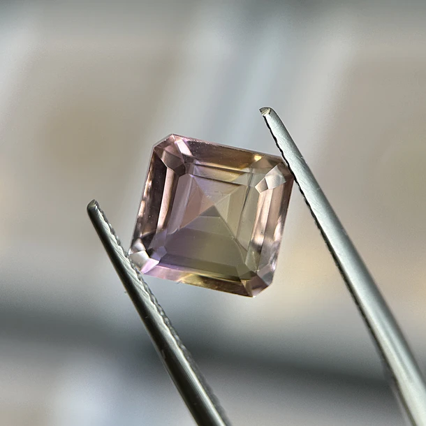 Ametrino–3.71ct–9.02x9.02x5.87mm 1